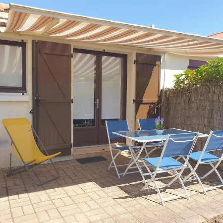 280m De La - Piscine - Sejour A 4 Holiday home *
