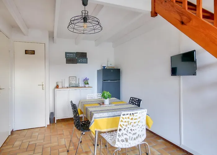 Hébergement de vacances 280m De La - Piscine - à 4 *